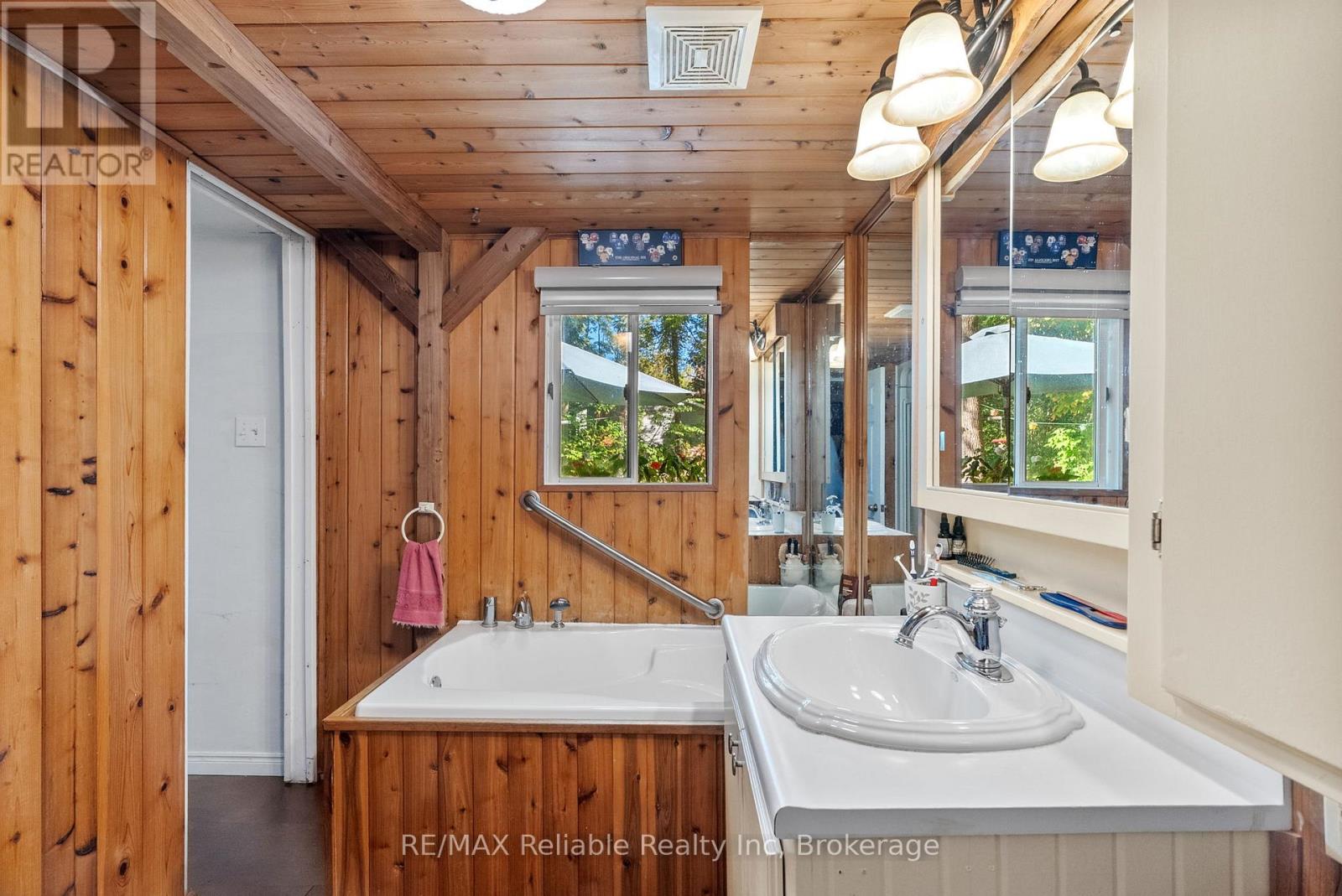 1 Mac Tavesh Street, Bluewater, Ontario  N0M 1G0 - Photo 17 - X12853010