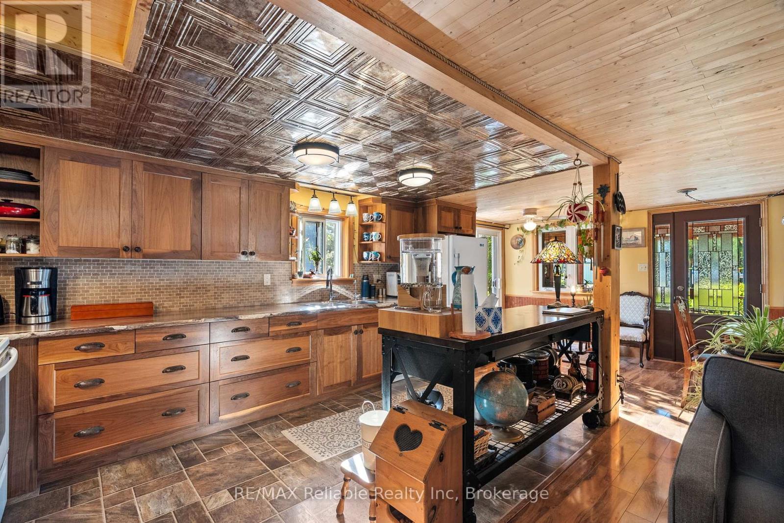 1 Mac Tavesh Street, Bluewater, Ontario  N0M 1G0 - Photo 6 - X12853010