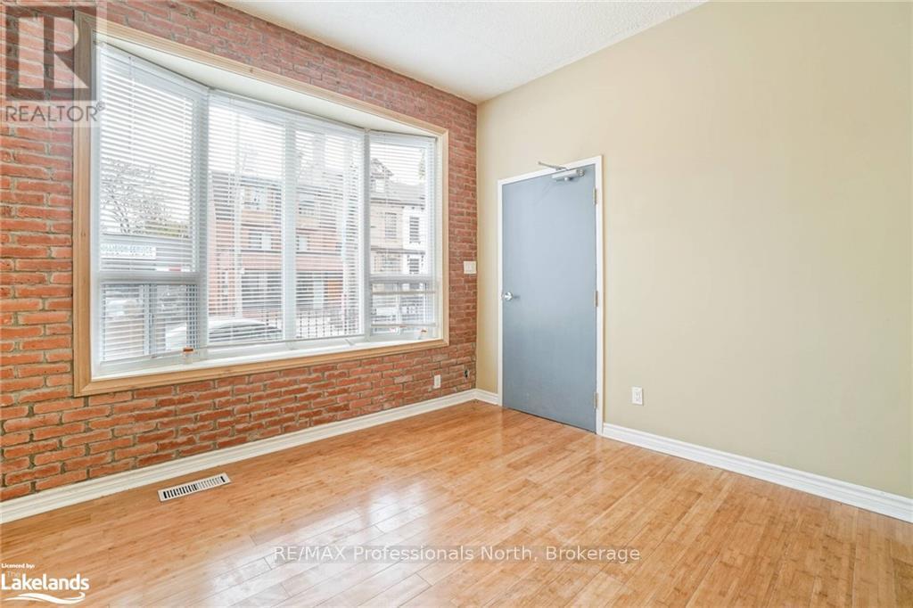 214 Gerrard Street E, Toronto, Ontario  M5A 2E6 - Photo 3 - C12853706