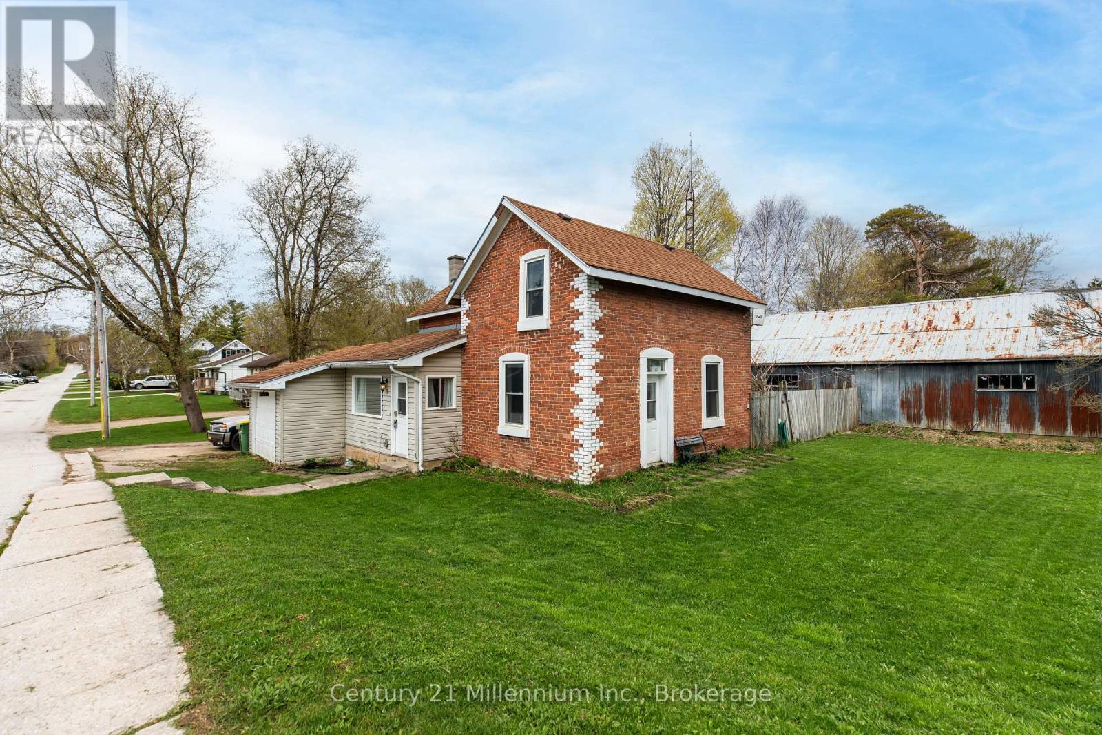 15 Ellen Street, Grey Highlands, Ontario  N0C 1E0 - Photo 2 - X12853390