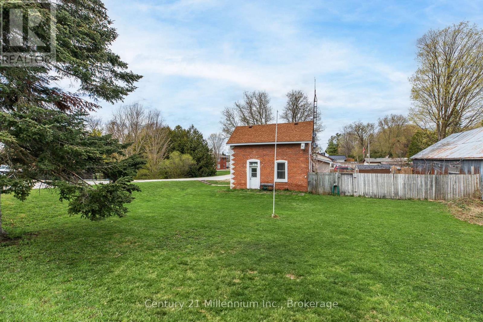 15 Ellen Street, Grey Highlands, Ontario  N0C 1E0 - Photo 3 - X12853390