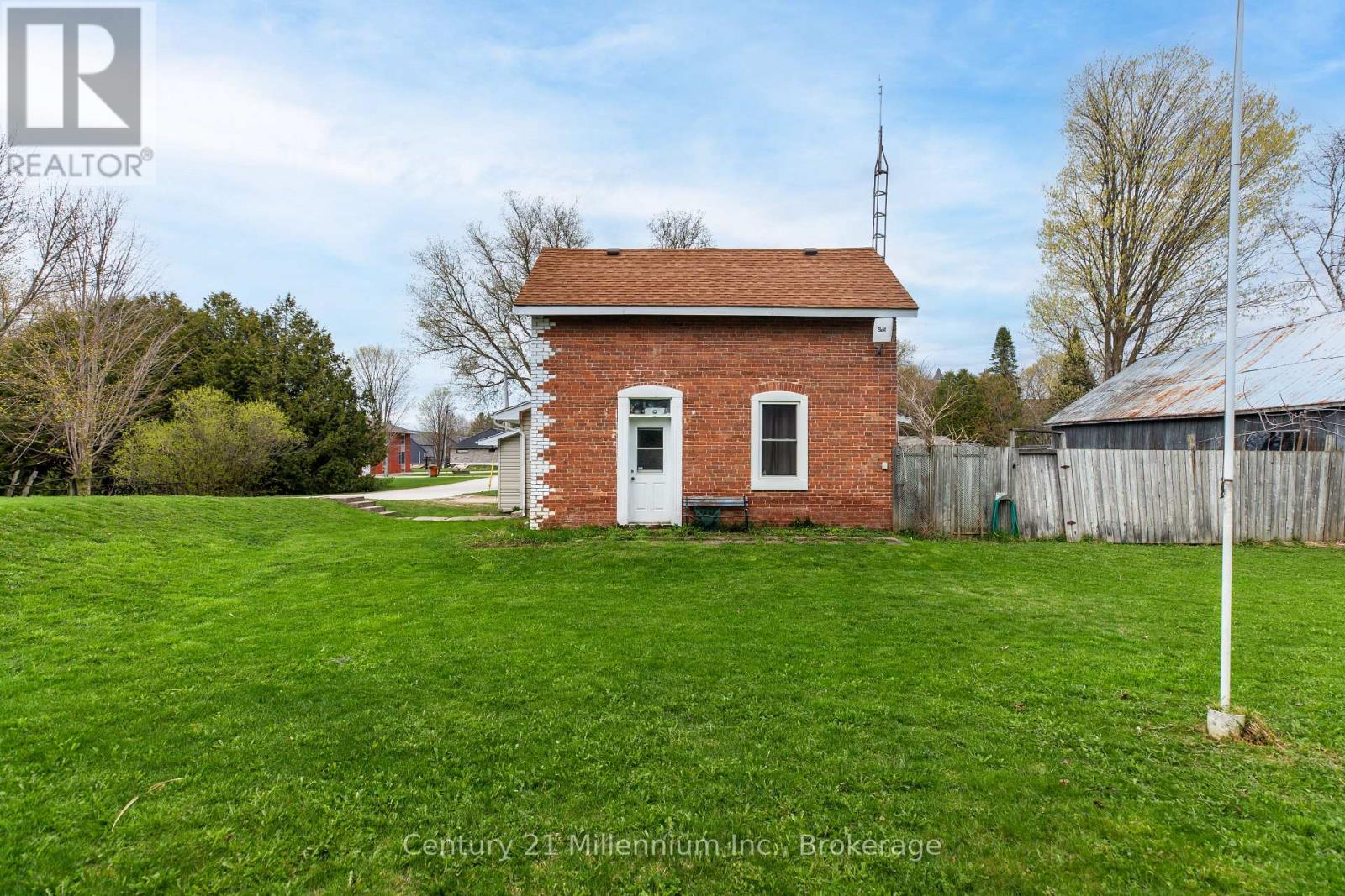 15 Ellen Street, Grey Highlands, Ontario  N0C 1E0 - Photo 4 - X12853390