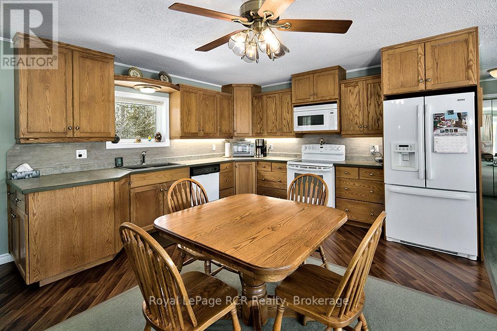 120 Mccullough Lake Drive, Chatsworth, Ontario  N0H 2V0 - Photo 25 - X12853812