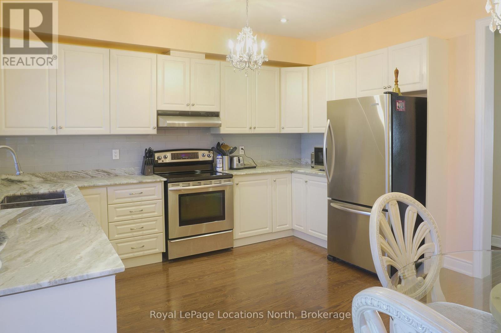 11 Wally Drive, Wasaga Beach, Ontario  L9Z 0E4 - Photo 7 - S12863538