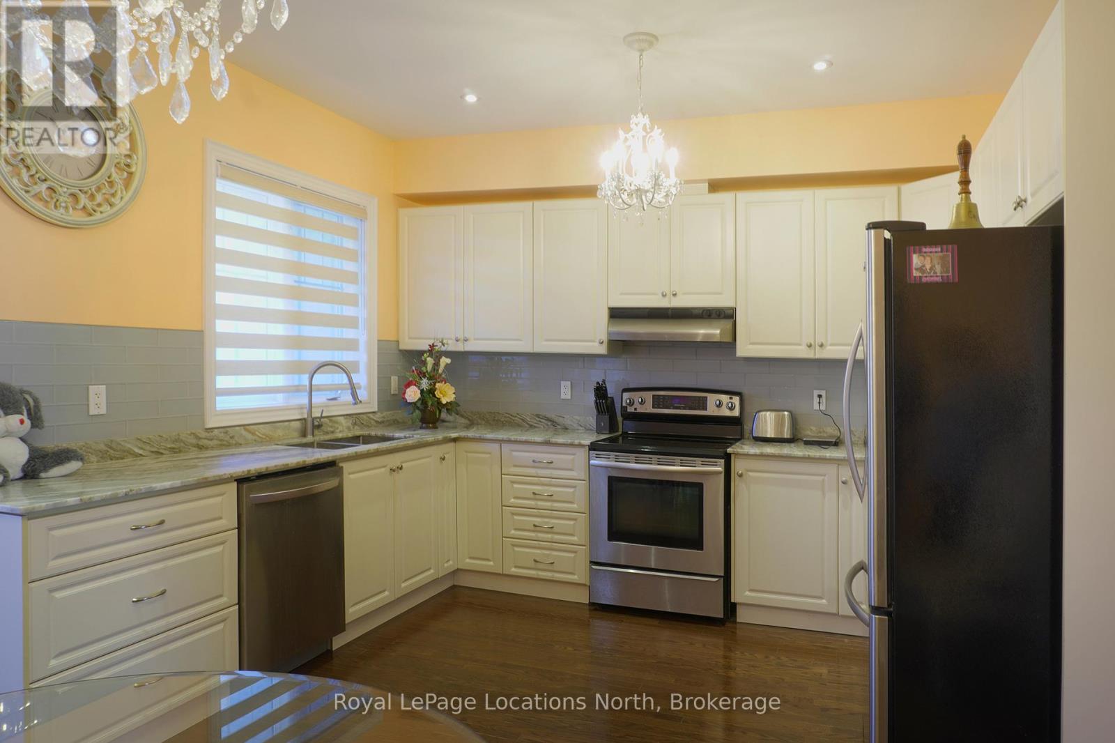 11 Wally Drive, Wasaga Beach, Ontario  L9Z 0E4 - Photo 9 - S12863538