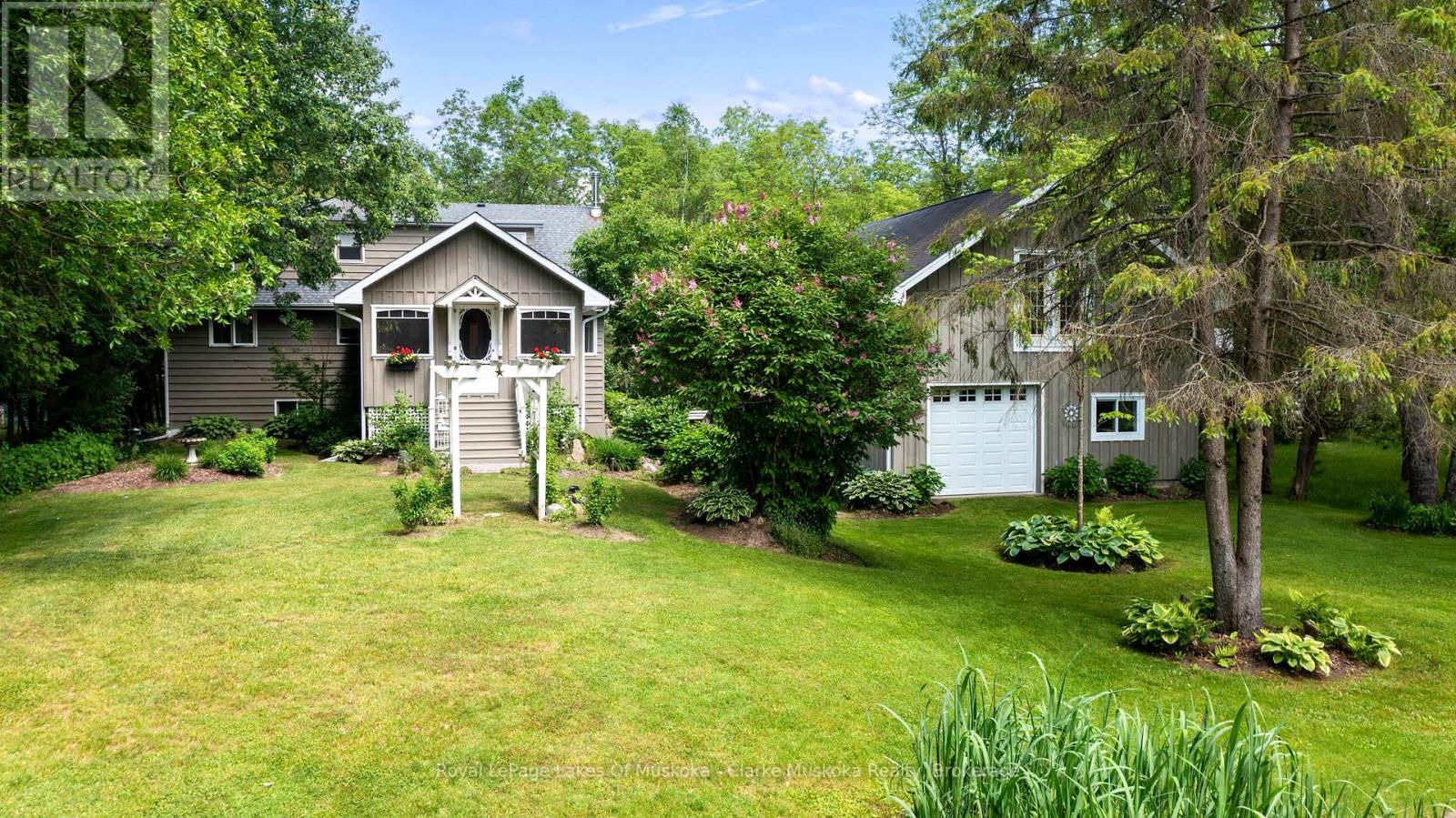 43 Maple St, Seguin, Ontario  P0C 1J0 - Photo 2 - X12866692