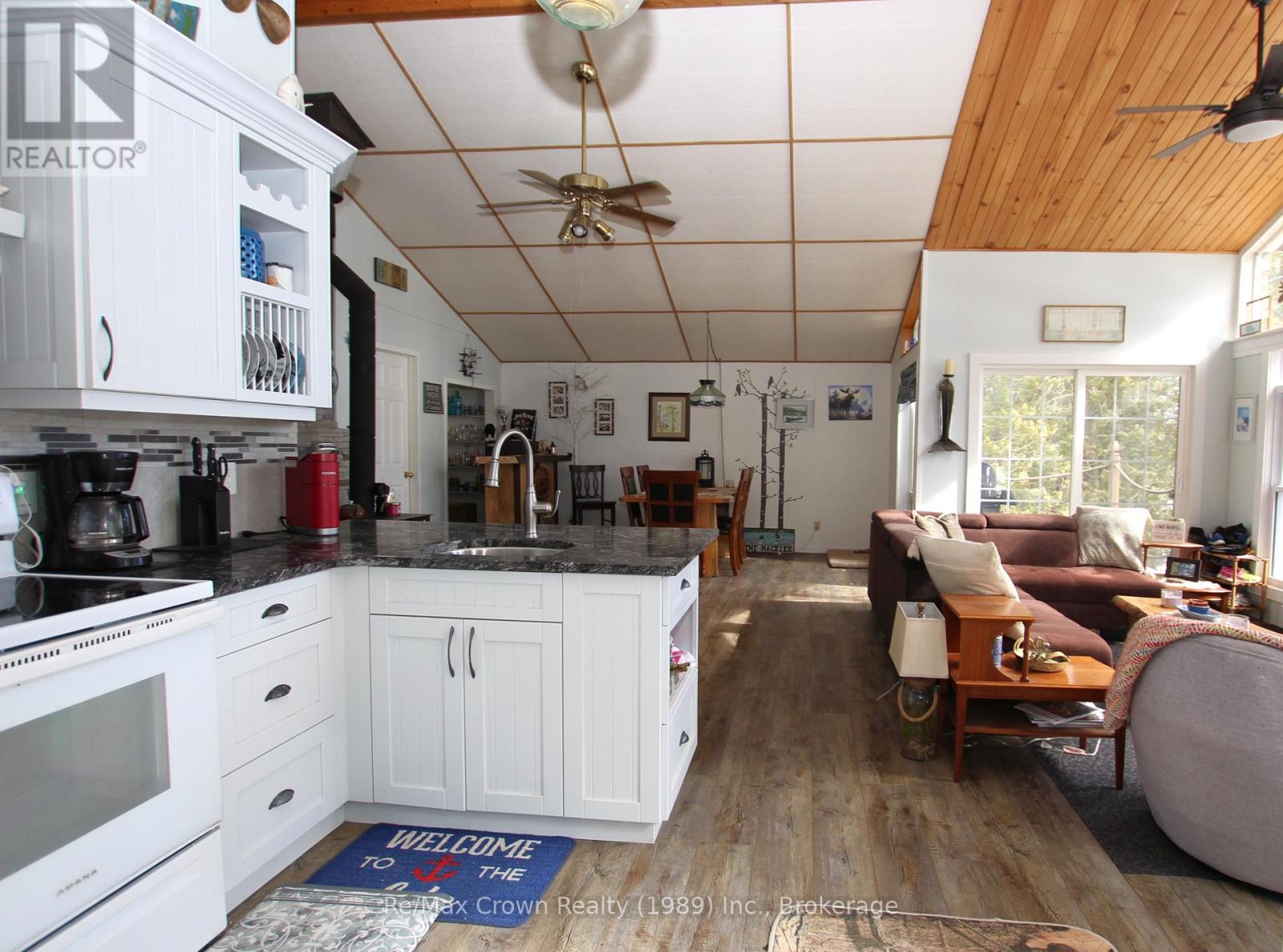 935 Limberlost Point Road, Parry Sound Remote Area, Ontario  P0H 2R0 - Photo 14 - X12867182
