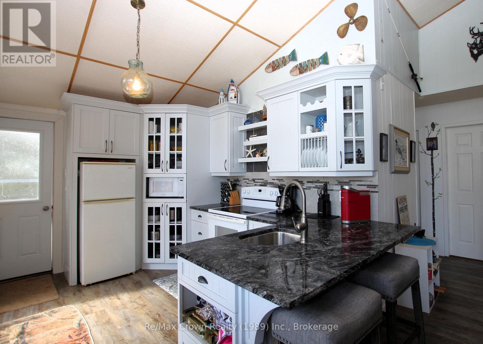 935 Limberlost Point Road, Parry Sound Remote Area, Ontario  P0H 2R0 - Photo 15 - X12867182