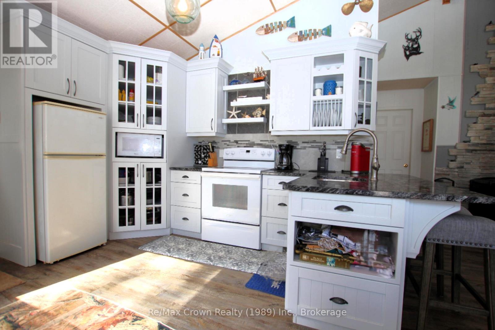 935 Limberlost Point Road, Parry Sound Remote Area, Ontario  P0H 2R0 - Photo 17 - X12867182