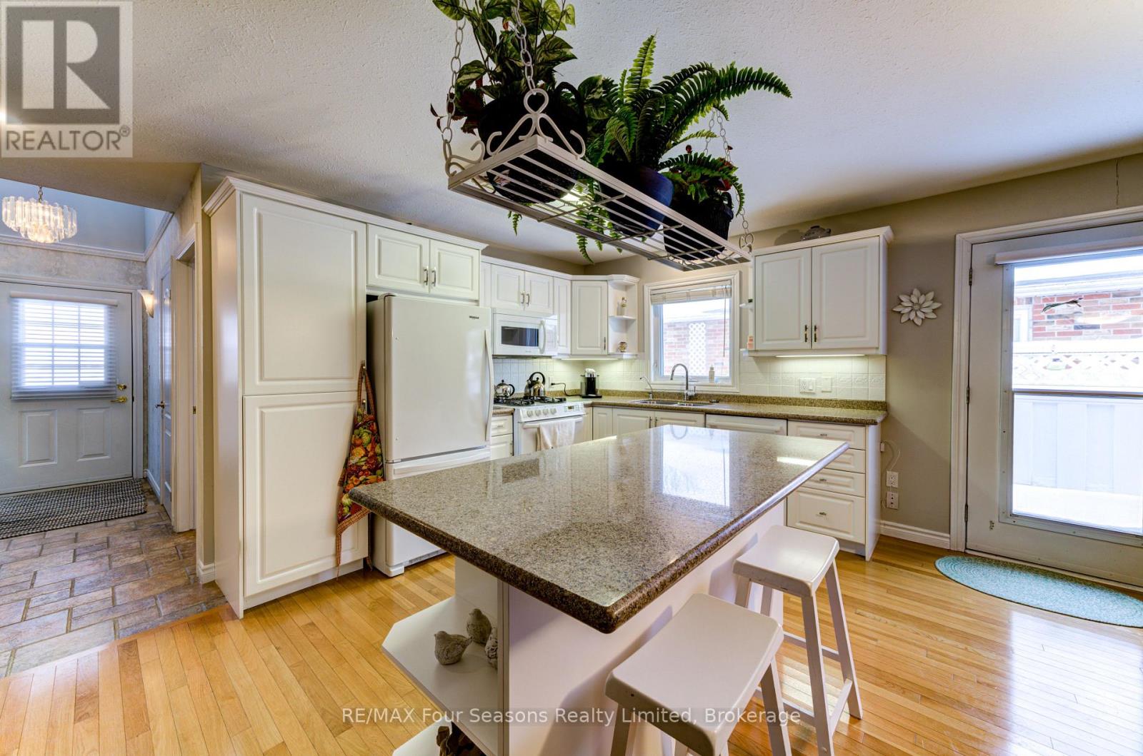 8 - 275 Huron Street, Clearview, Ontario  L0M 1S0 - Photo 8 - S12870374