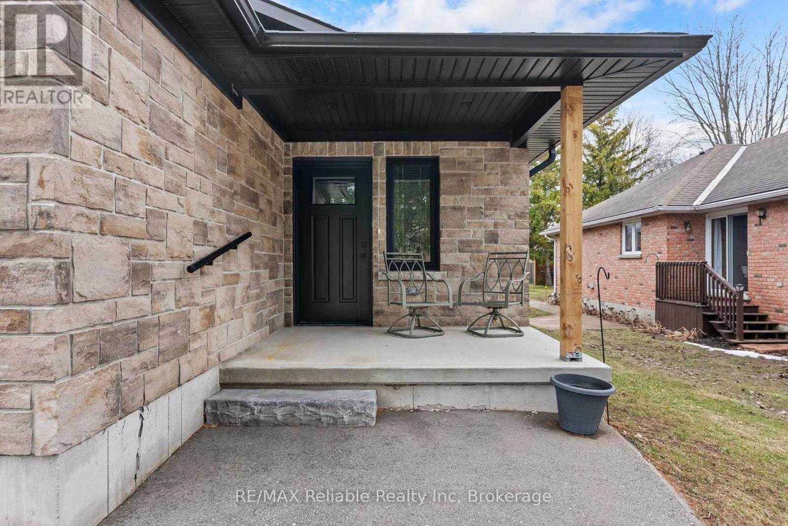 156 Sills Street, Huron East, Ontario  N0K 1W0 - Photo 3 - X12872214