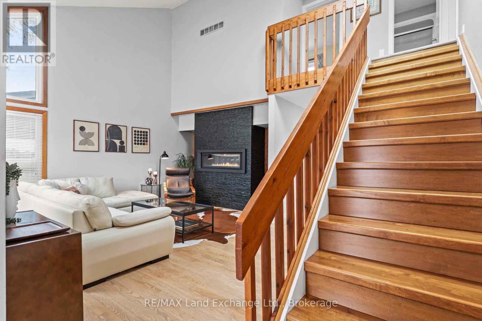 222 Penetangore Row, Kincardine, Ontario  N2Z 2P6 - Photo 3 - X12873110