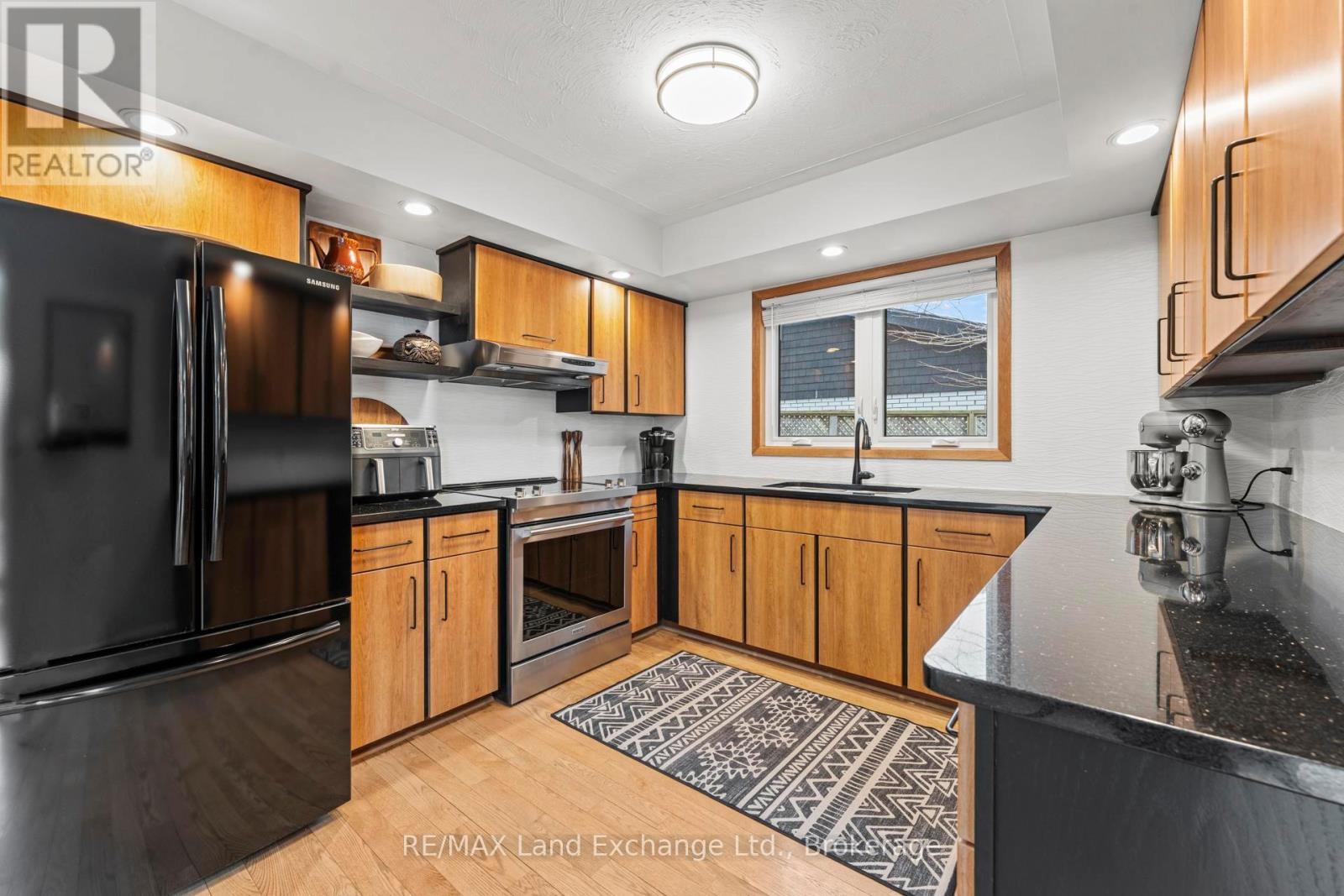 222 Penetangore Row, Kincardine, Ontario  N2Z 2P6 - Photo 8 - X12873110