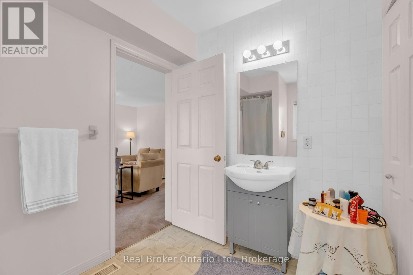 50 South Drive, Kitchener, Ontario  N2M 4B5 - Photo 28 - X12874508
