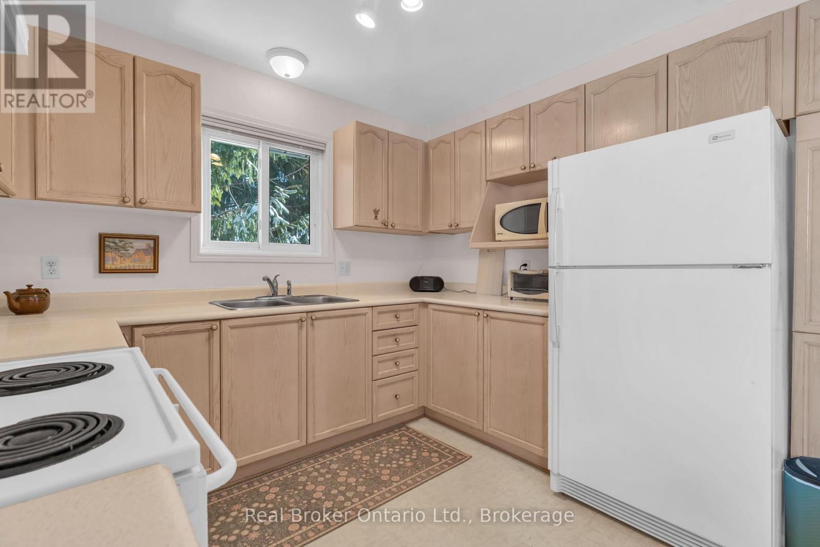 50 South Drive, Kitchener, Ontario  N2M 4B5 - Photo 8 - X12874508