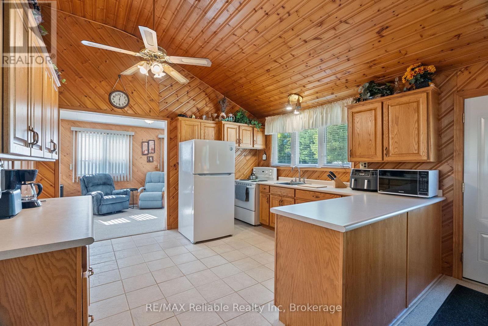 77556 Melena Drive, Bluewater, Ontario  N0M 1G0 - Photo 11 - X12874882