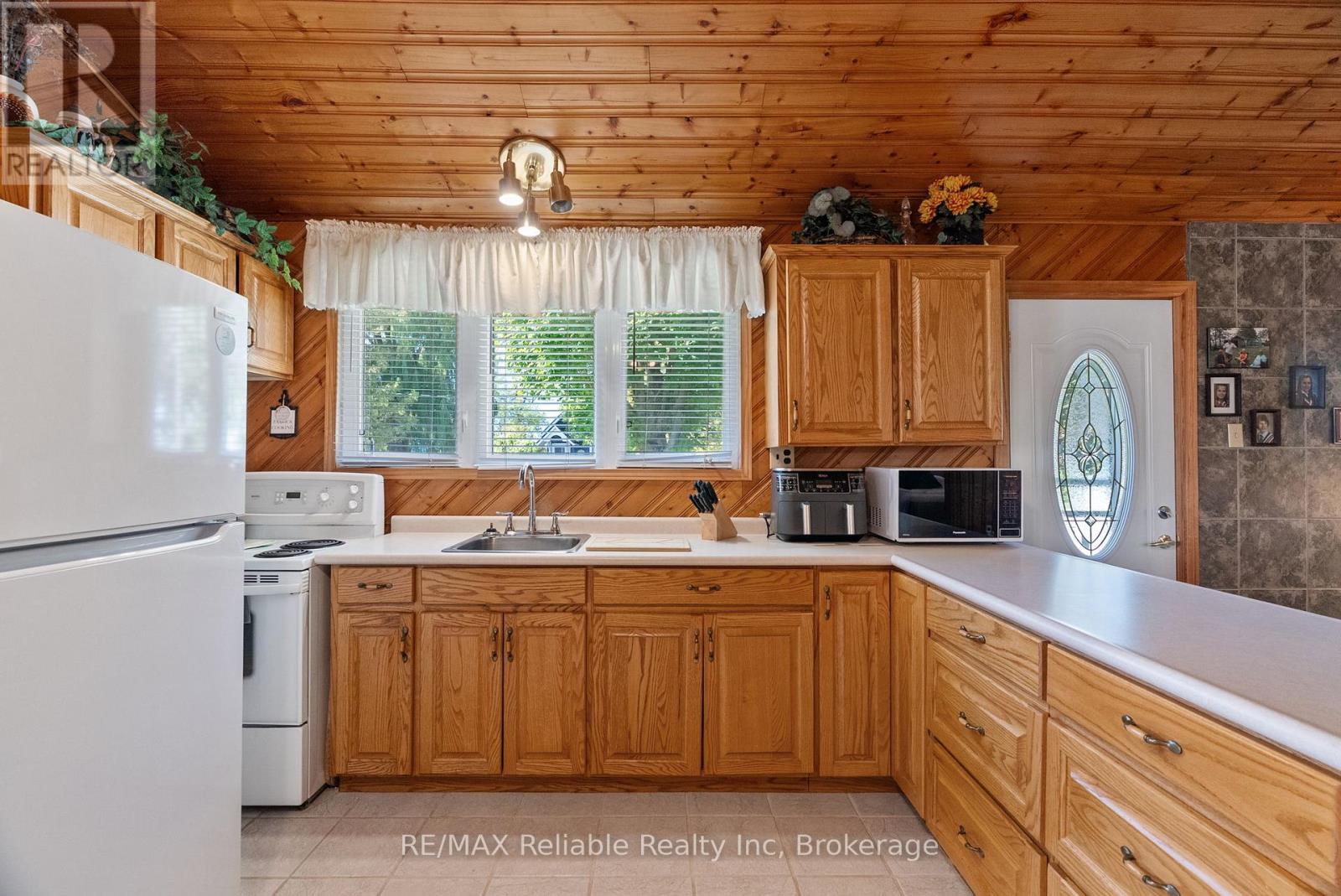 77556 Melena Drive, Bluewater, Ontario  N0M 1G0 - Photo 14 - X12874882