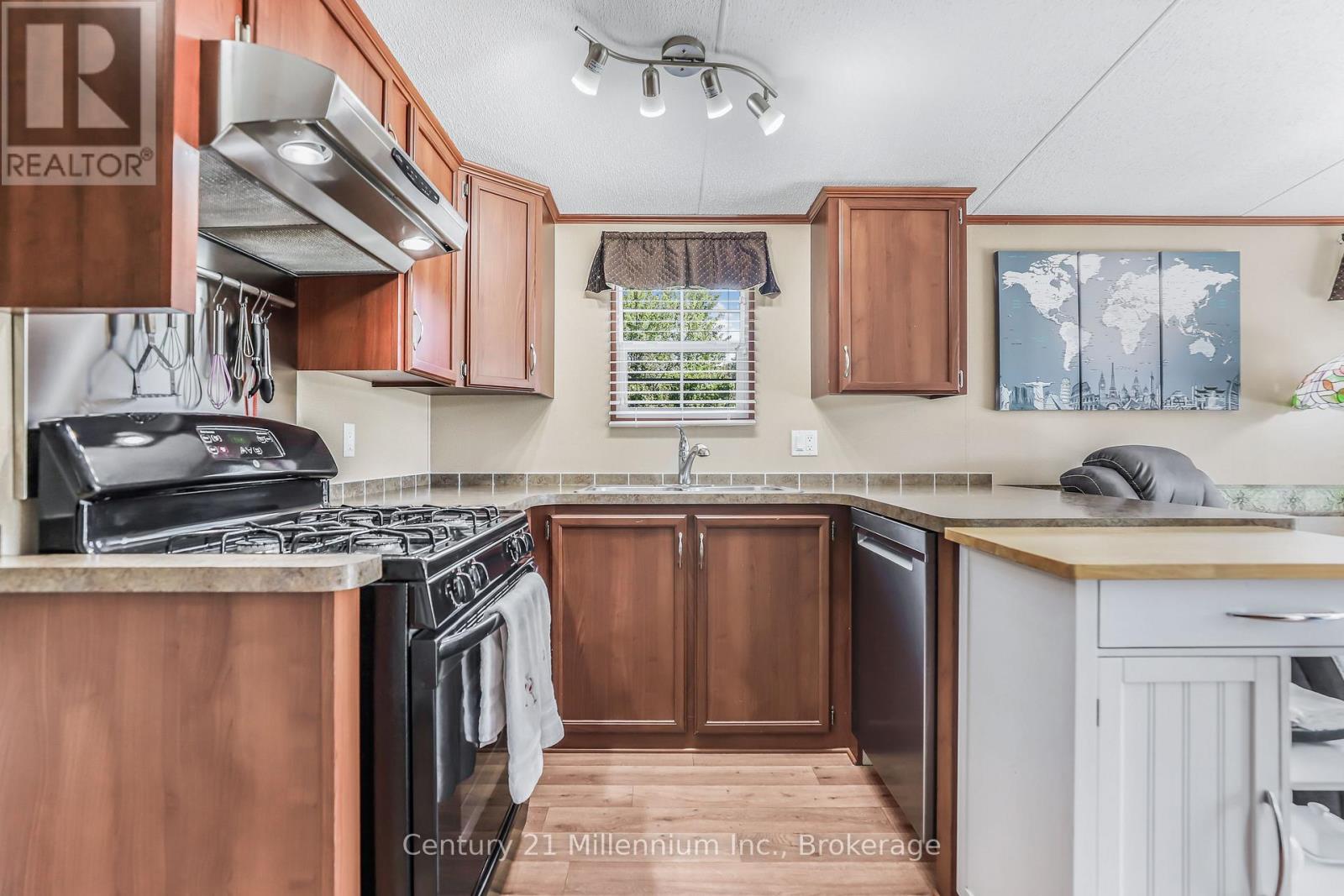 19 White Pines Trail, Wasaga Beach, Ontario  L9Z 1X7 - Photo 14 - S12875812