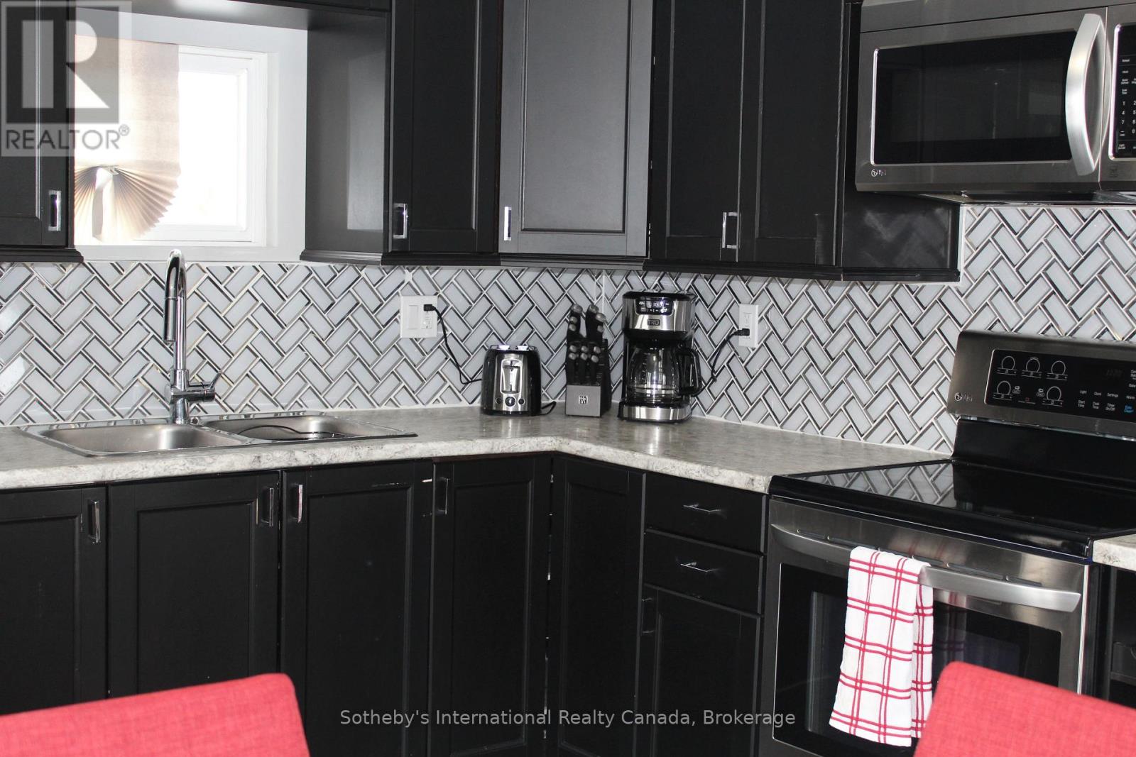 A&b - 218 Fifth Street, Collingwood, Ontario  L9Y 1X6 - Photo 6 - S12876586