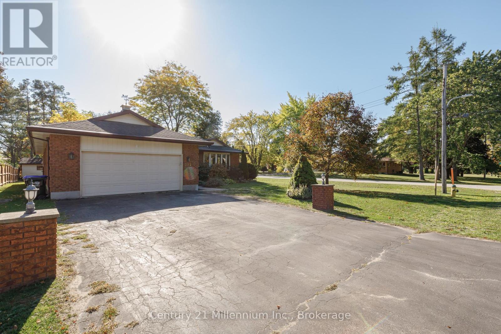 213 Jane Street, Clearview, Ontario  L0M 1S0 - Photo 3 - S12877204