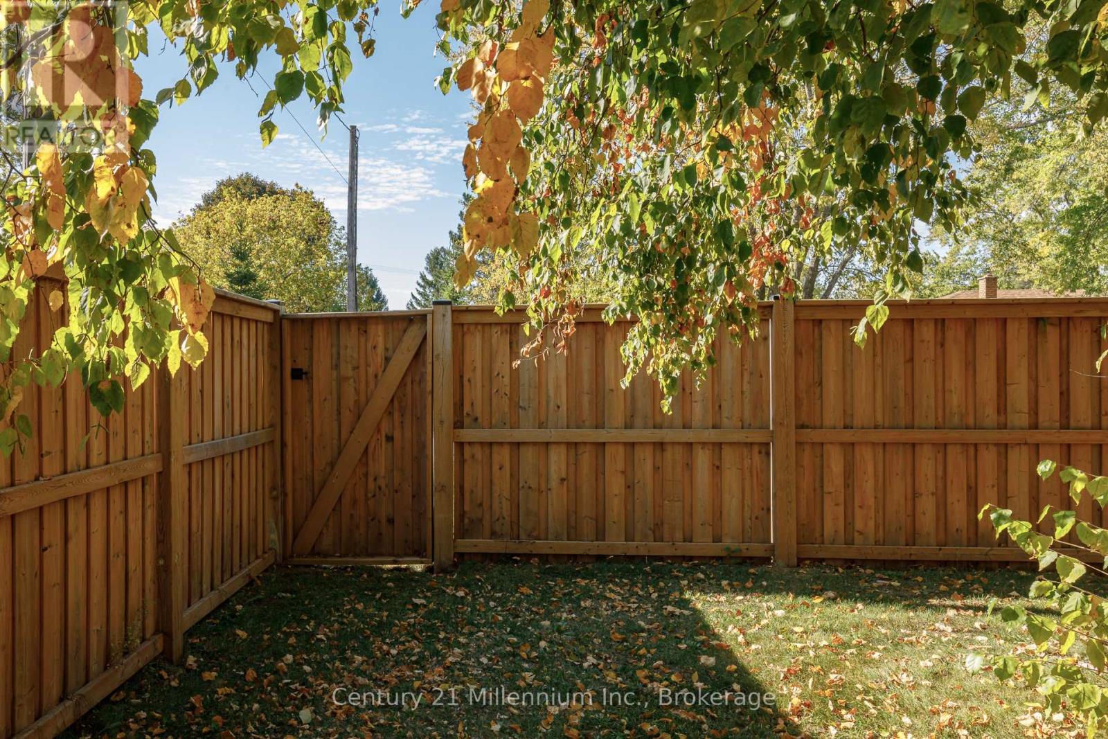 213 Jane Street, Clearview, Ontario  L0M 1S0 - Photo 44 - S12877204