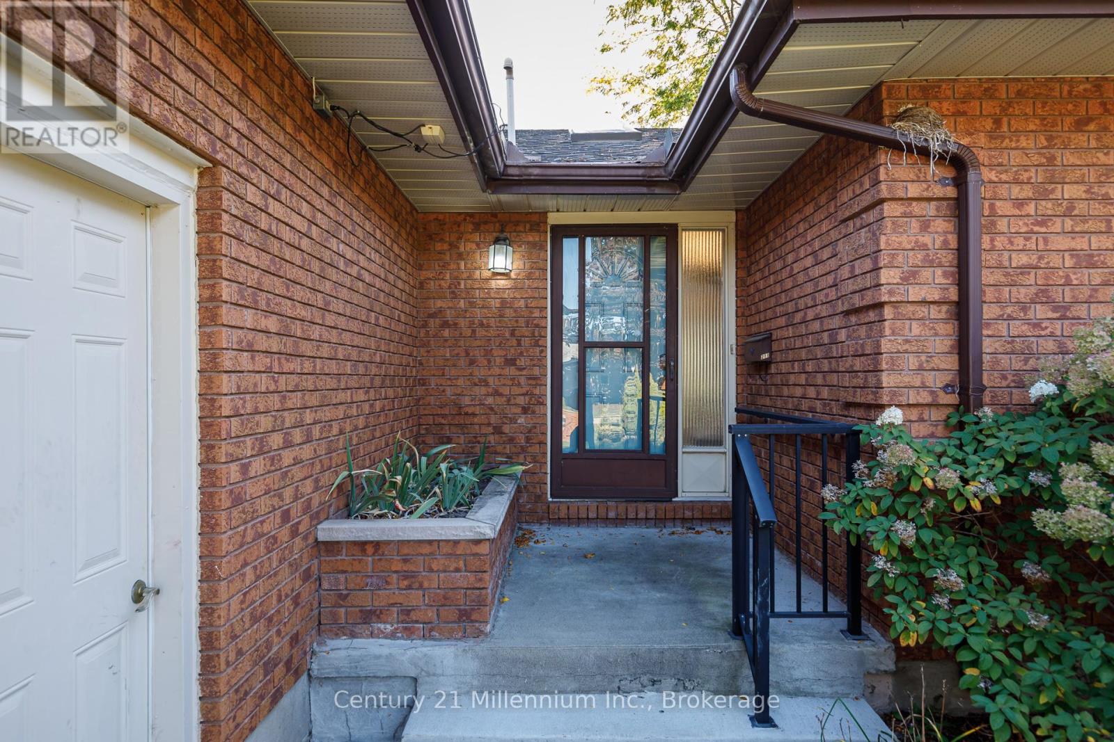 213 Jane Street, Clearview, Ontario  L0M 1S0 - Photo 5 - S12877204