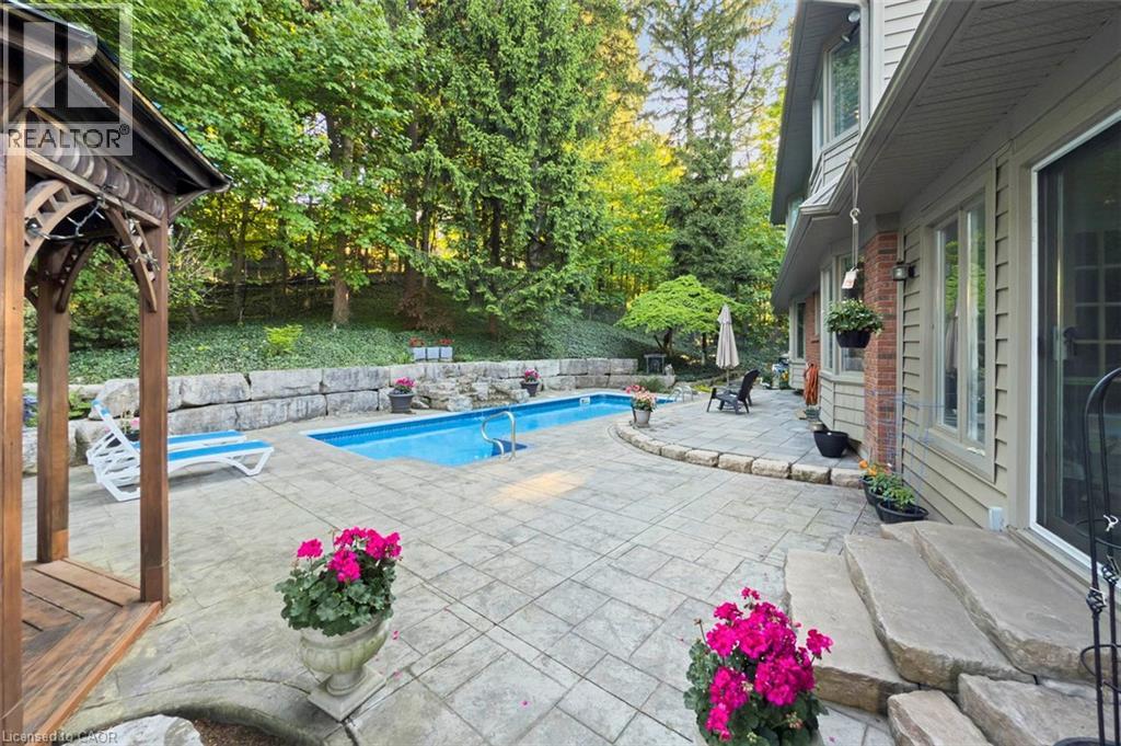 18 Stonegate Drive, Hamilton, Ontario  L9G 3R7 - Photo 46 - 40811697