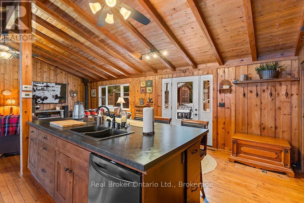 111 Wilson Drive, Georgian Bluffs, Ontario  N0H 2T0 - Photo 10 - X12877764
