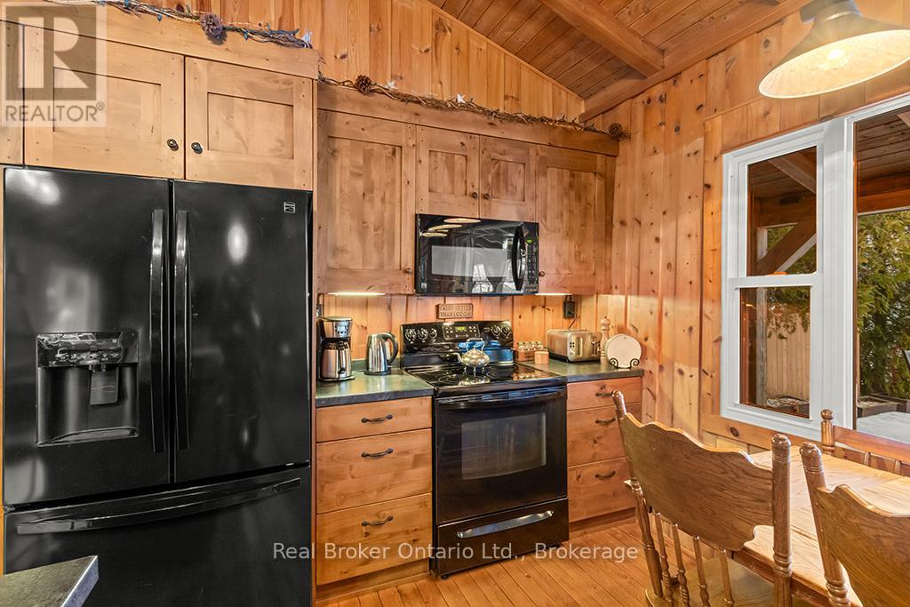 111 Wilson Drive, Georgian Bluffs, Ontario  N0H 2T0 - Photo 12 - X12877764