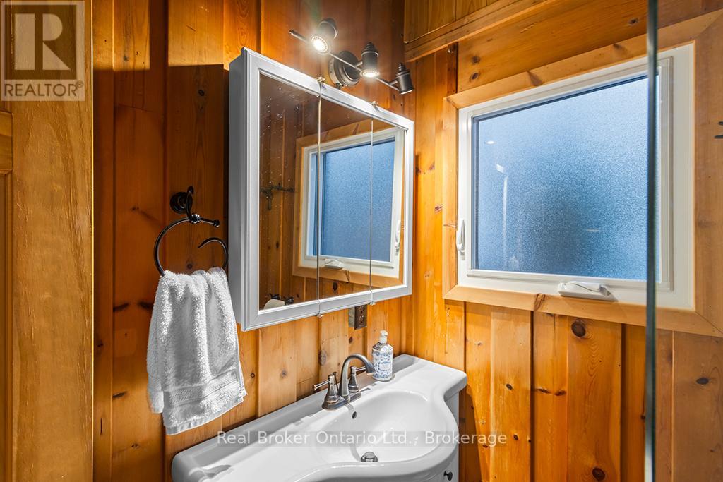 111 Wilson Drive, Georgian Bluffs, Ontario  N0H 2T0 - Photo 24 - X12877764