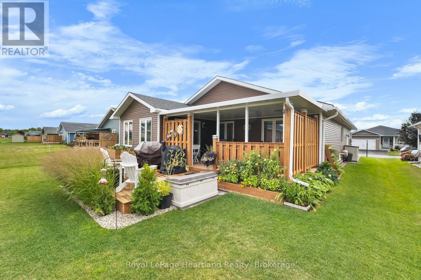 8 Windward Way N, Ashfield-Colborne-Wawanosh, Ontario  N7A 0B2 - Photo 2 - X12878232