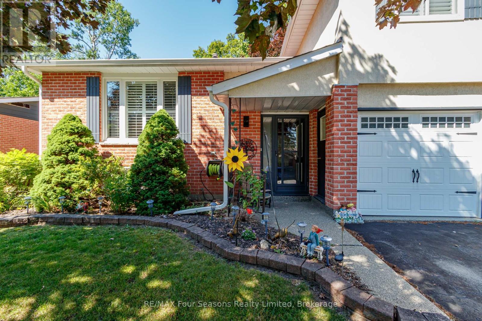 218 Datas Drive, Clearview, Ontario  L0M 1S0 - Photo 3 - S12879146