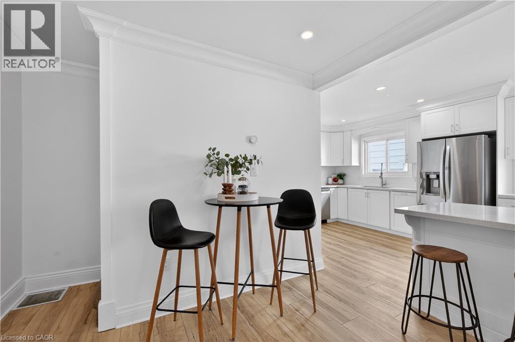 8 East 23rd Street, Hamilton, Ontario  L8V 2W6 - Photo 6 - 40811647