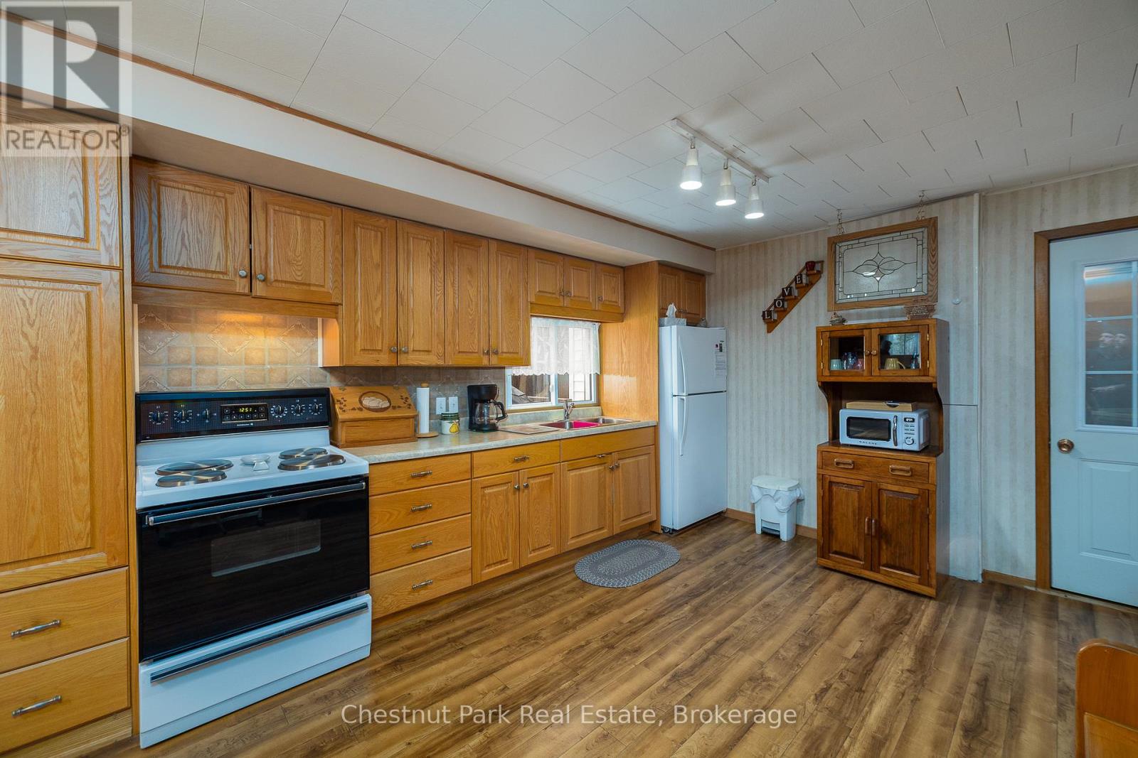 187 Warner Bay Road, Northern Bruce Peninsula, Ontario  N0H 2R0 - Photo 11 - X12879844