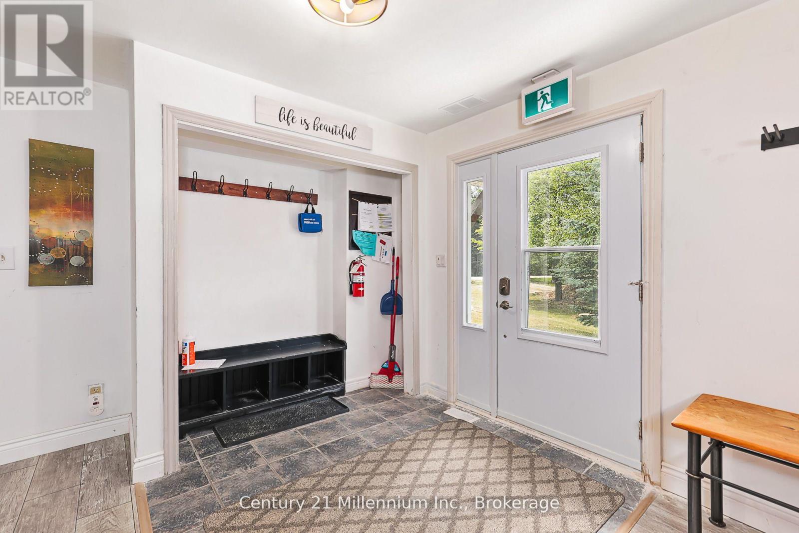 127 Scandia Lane, Blue Mountains, Ontario  N0H 2E0 - Photo 3 - X12880352
