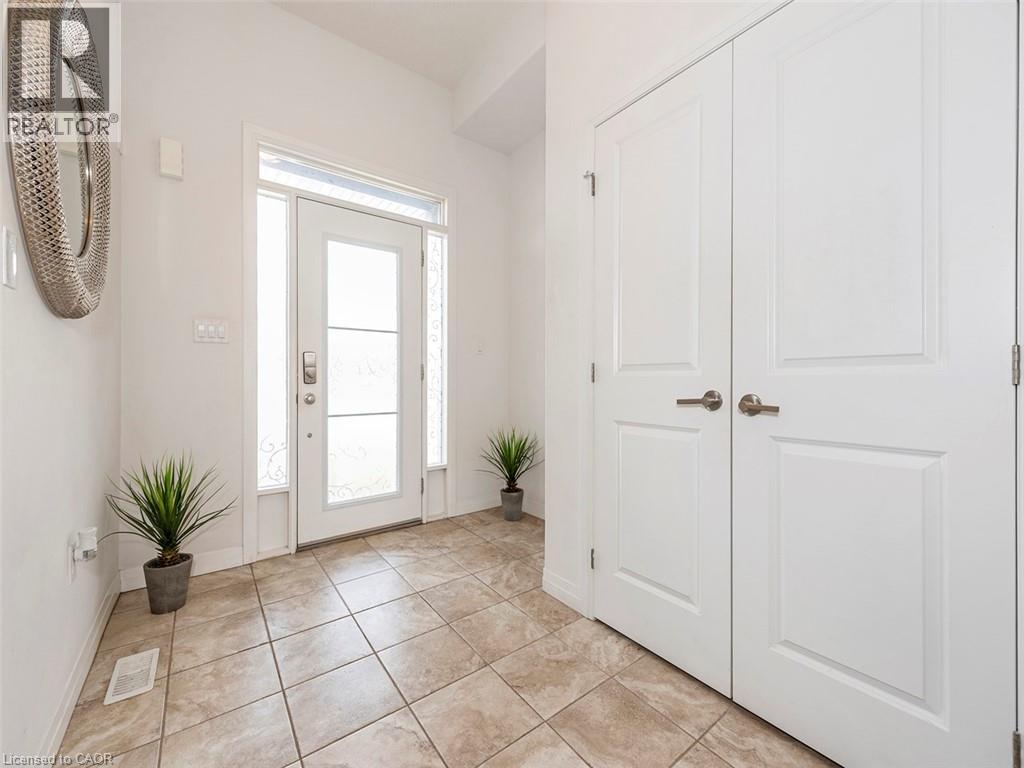 4076 Healing Street, Beamsville, Ontario  L3J 0S4 - Photo 2 - 40811430