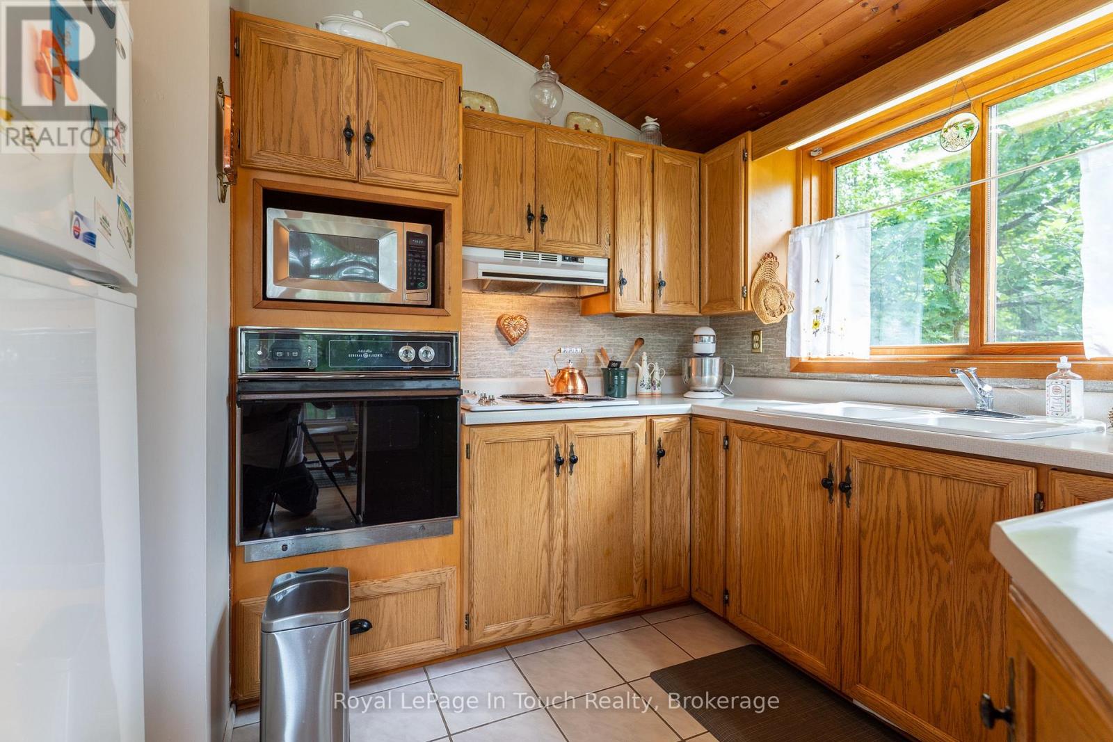 3098 Island 1040, Georgian Bay, Ontario  P0E 1E0 - Photo 4 - X12884008