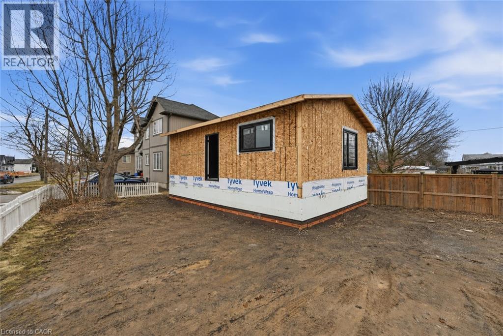 70 Whyte Avenue N, Thorold, Ontario  L2V 2T7 - Photo 4 - 40801157