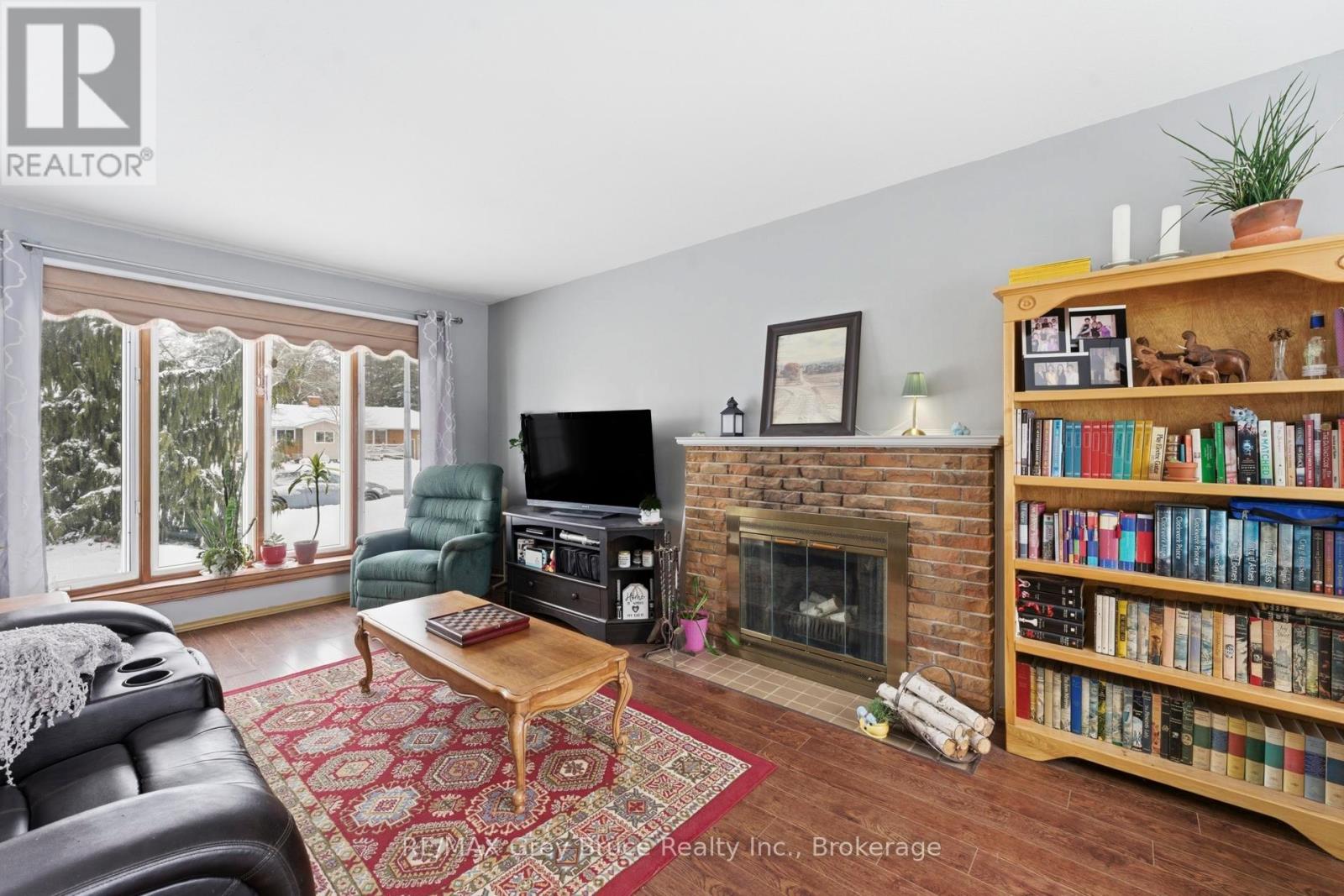 235 5th Avenue, Hanover, Ontario  N4N 2C3 - Photo 11 - X12885262
