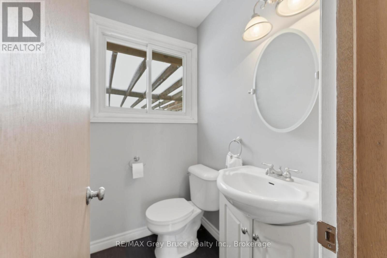 235 5th Avenue, Hanover, Ontario  N4N 2C3 - Photo 14 - X12885262