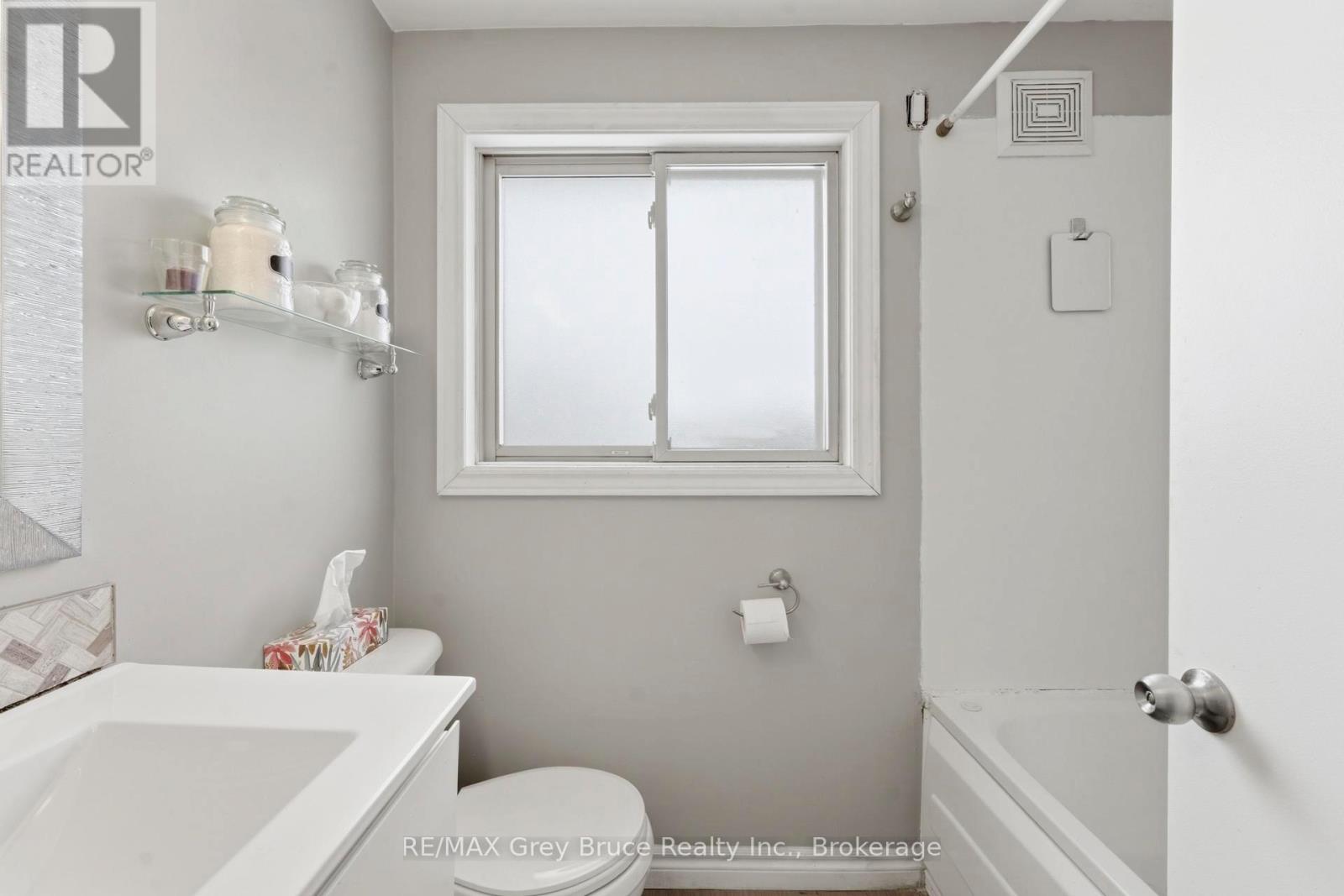 235 5th Avenue, Hanover, Ontario  N4N 2C3 - Photo 16 - X12885262