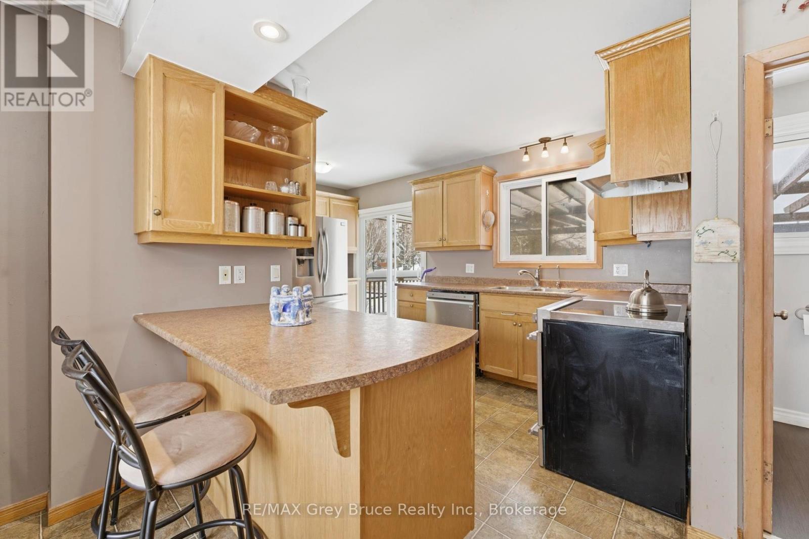 235 5th Avenue, Hanover, Ontario  N4N 2C3 - Photo 4 - X12885262