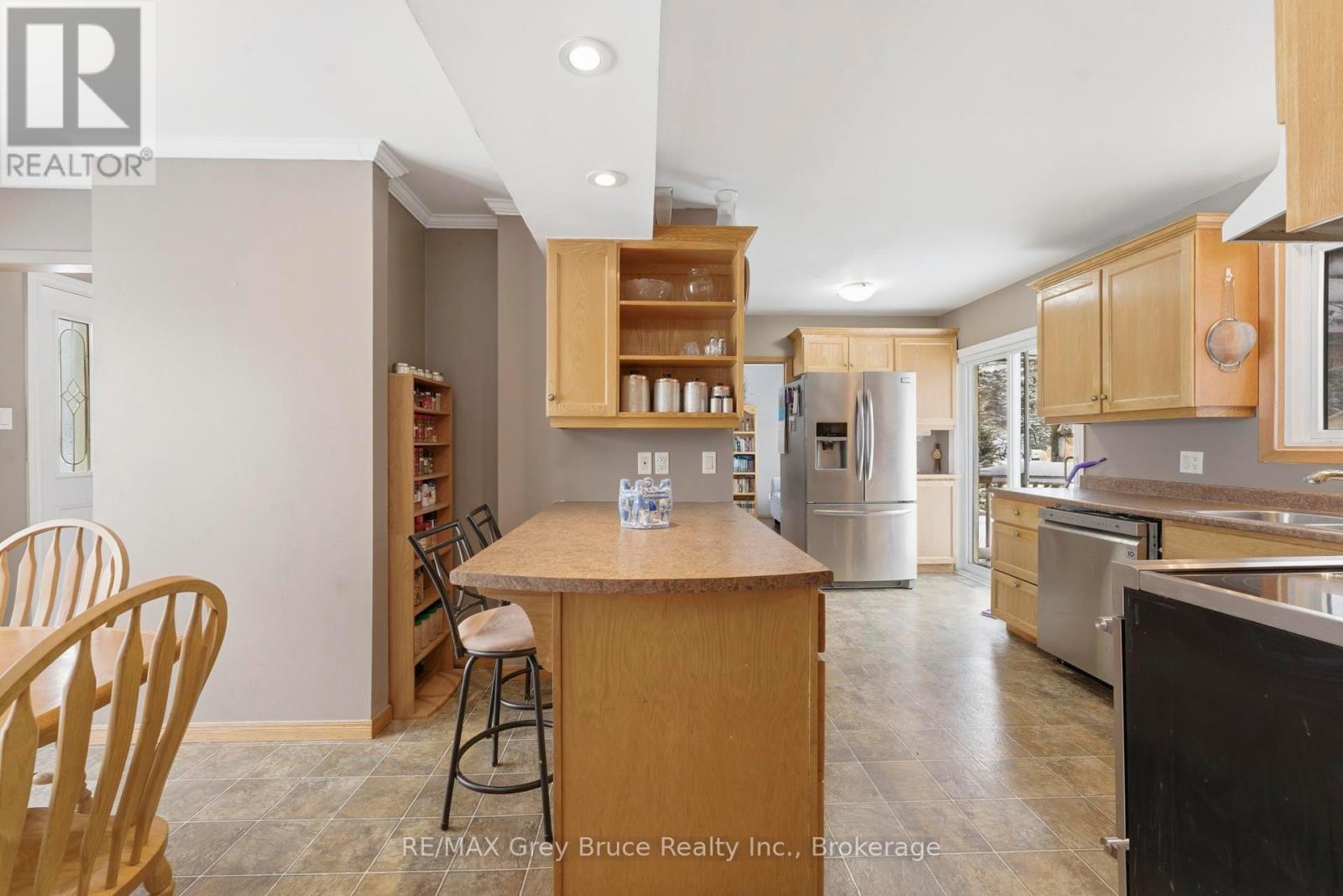 235 5th Avenue, Hanover, Ontario  N4N 2C3 - Photo 6 - X12885262