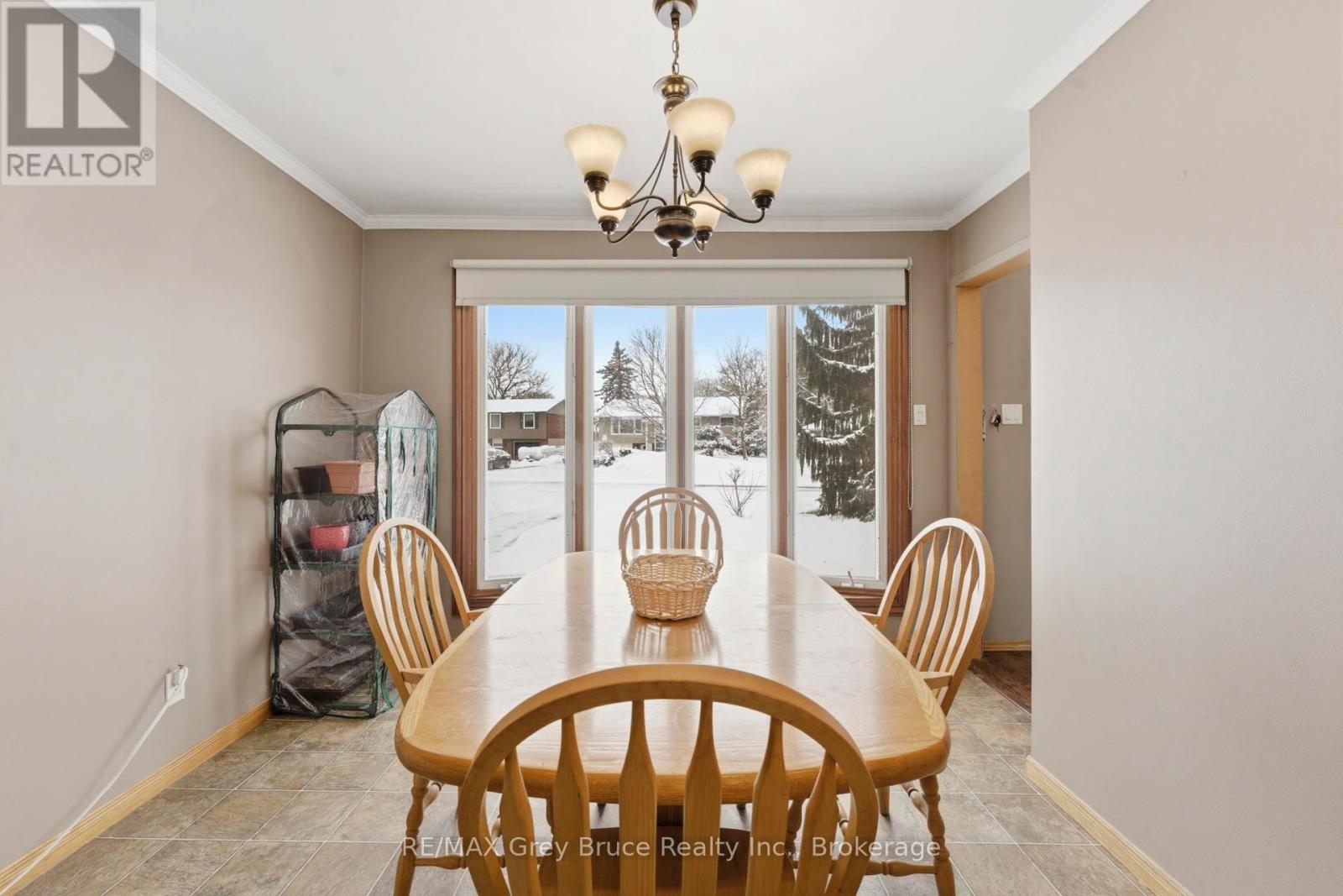 235 5th Avenue, Hanover, Ontario  N4N 2C3 - Photo 7 - X12885262