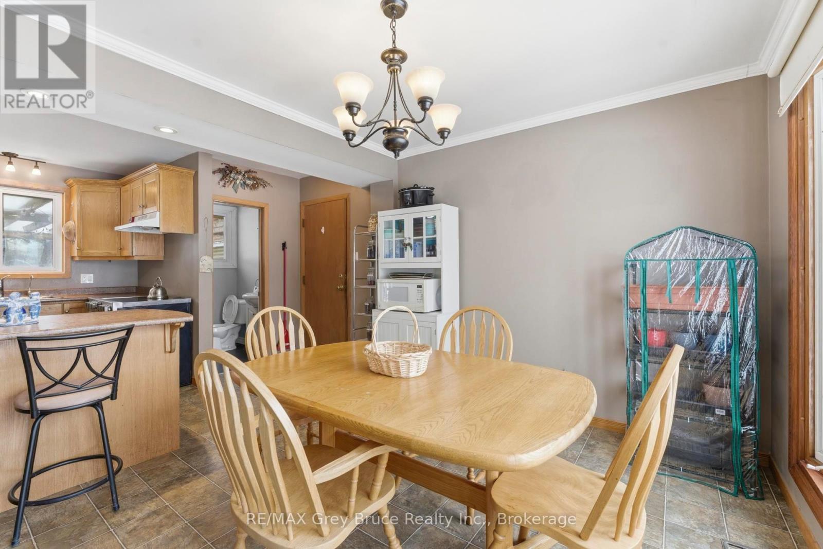 235 5th Avenue, Hanover, Ontario  N4N 2C3 - Photo 8 - X12885262