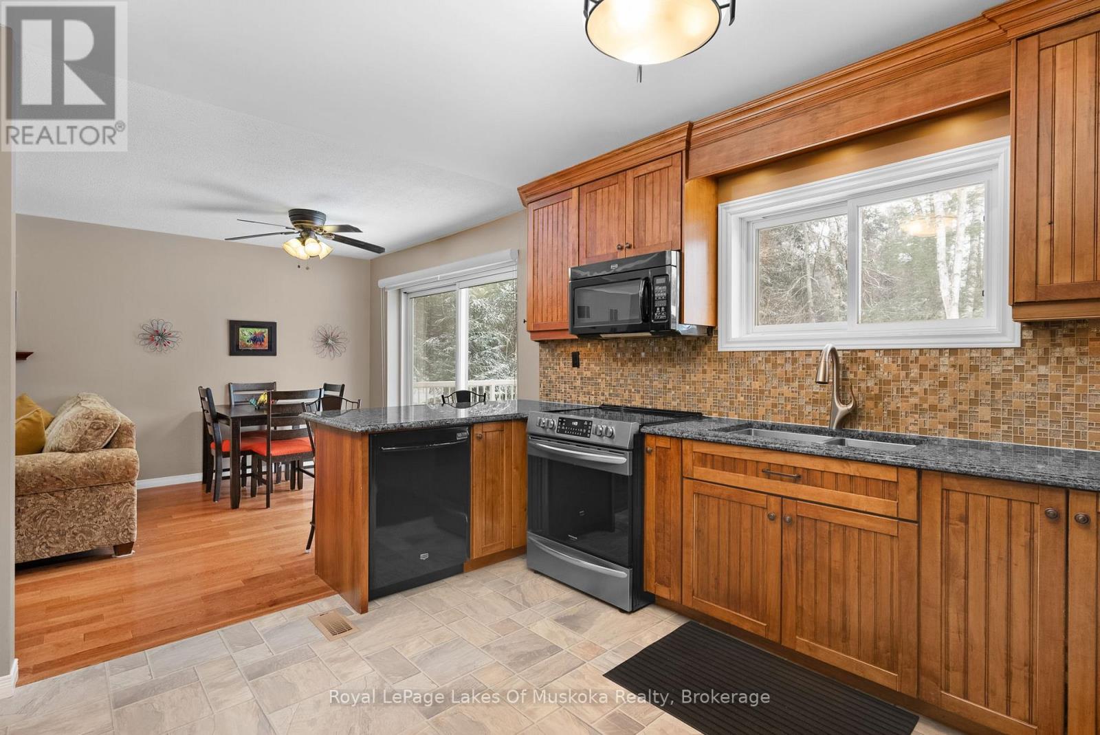 128 Cheer Lake Road, Strong, Ontario  P0A 1X0 - Photo 9 - X12886648