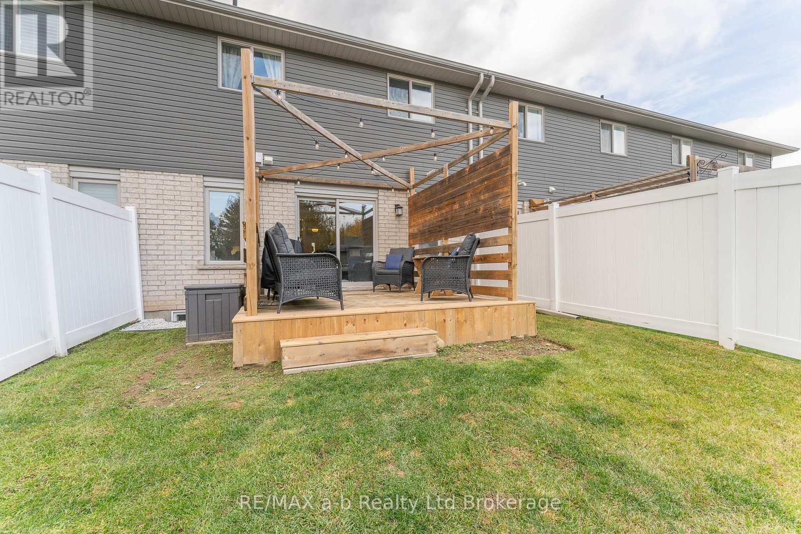 109 Denrich Avenue, Tillsonburg, Ontario  N4G 0H1 - Photo 24 - X12894388