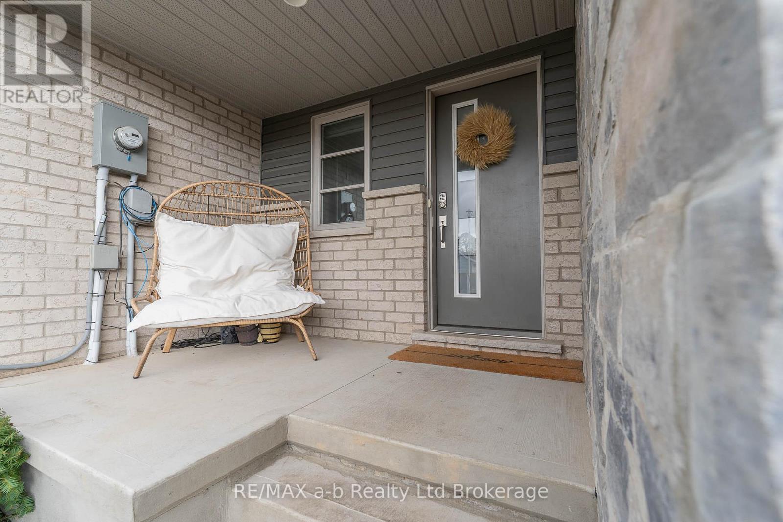 109 Denrich Avenue, Tillsonburg, Ontario  N4G 0H1 - Photo 3 - X12894388