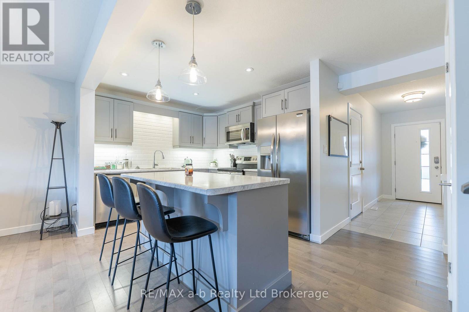 109 Denrich Avenue, Tillsonburg, Ontario  N4G 0H1 - Photo 8 - X12894388