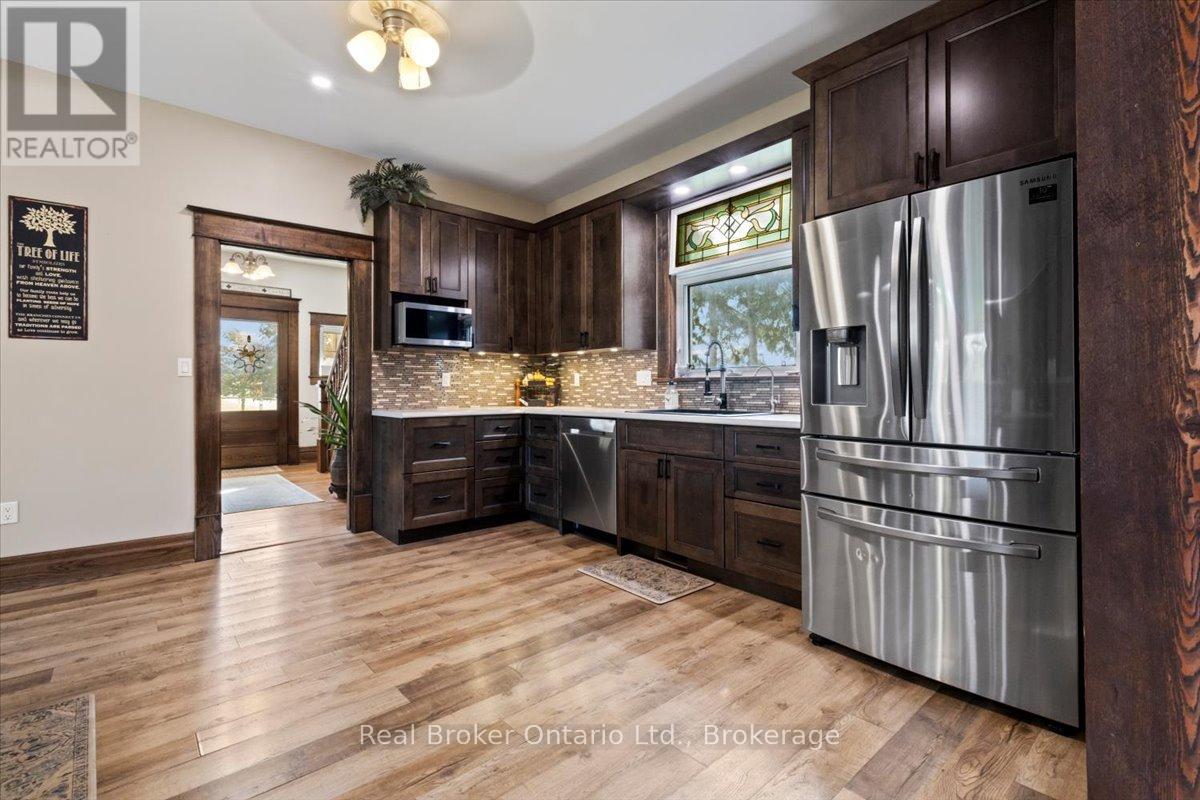 241787 16 Concession, West Grey, Ontario  N0G 2M0 - Photo 8 - X12901796